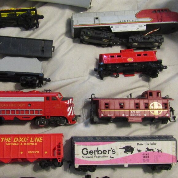HUGE Lot HO + O GAUGE Mixed TRAINS TRACKS Tyco Unassembled Station MODEL POWER + - Picture 7 of 10